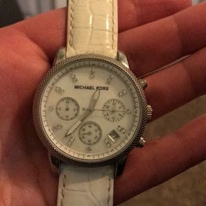 Michael kors white leather quartz watch
